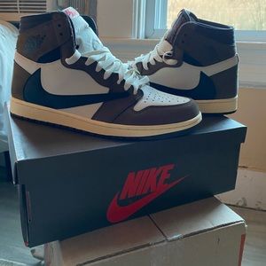 Travis Scott Jordan 1s
